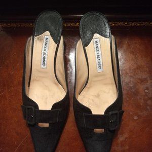 Manolo Blahnik preowned black suede kitten heel mule. Size 10.